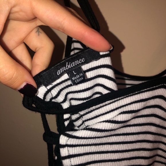 Cropped Tank Top - Picture 6 of 9